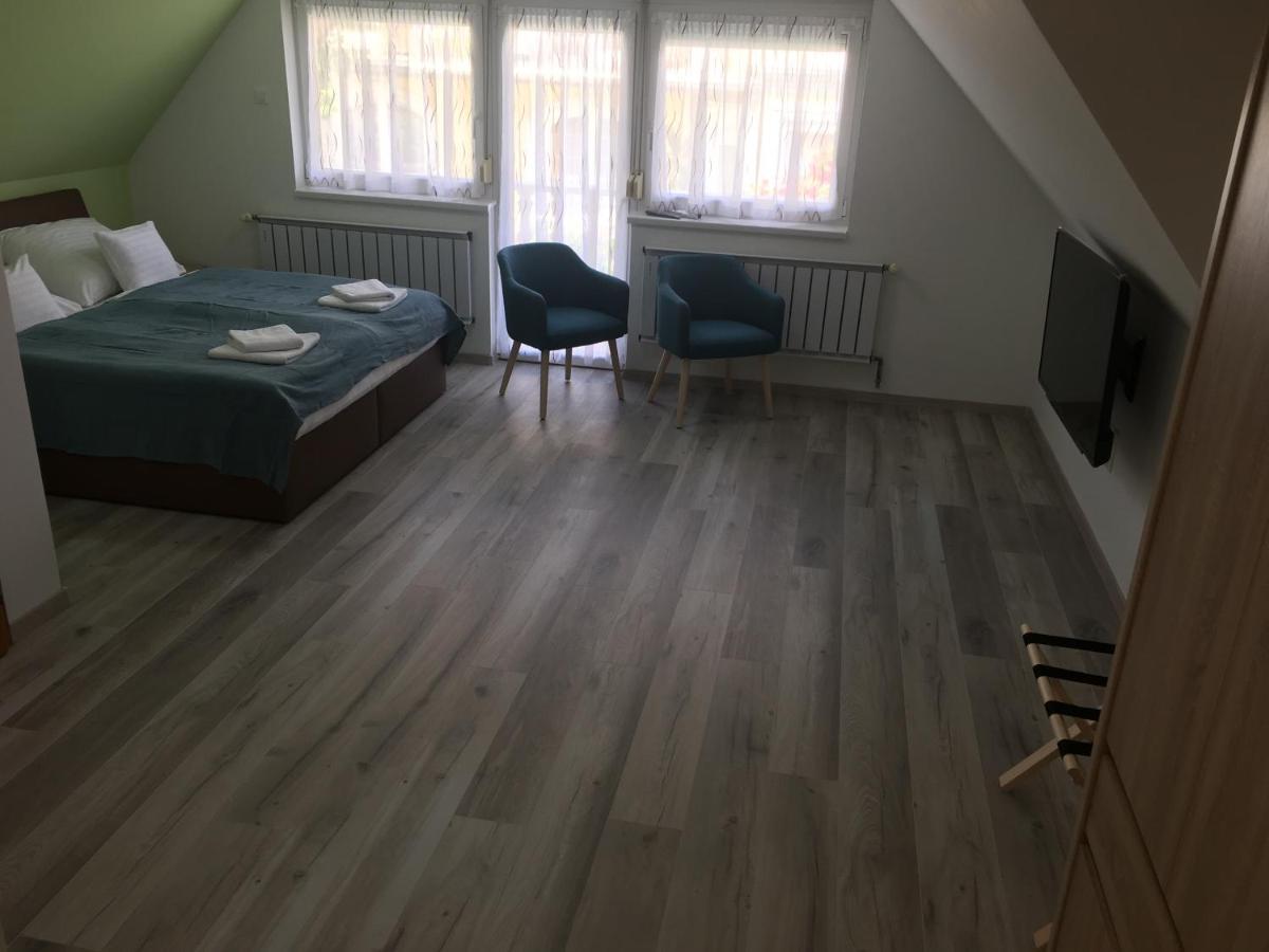 Villa Laar Heviz Bagian luar foto